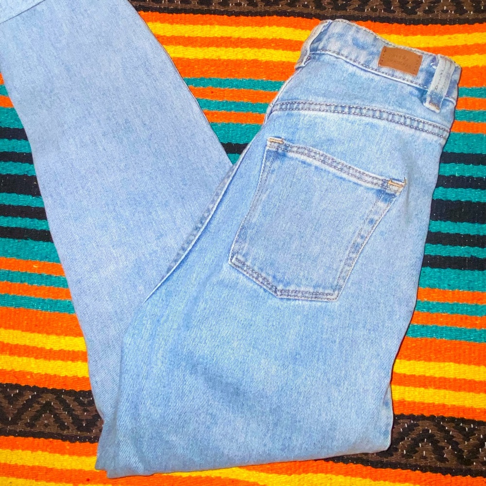 Simple Society High Waisted Mom Jeans Size 23